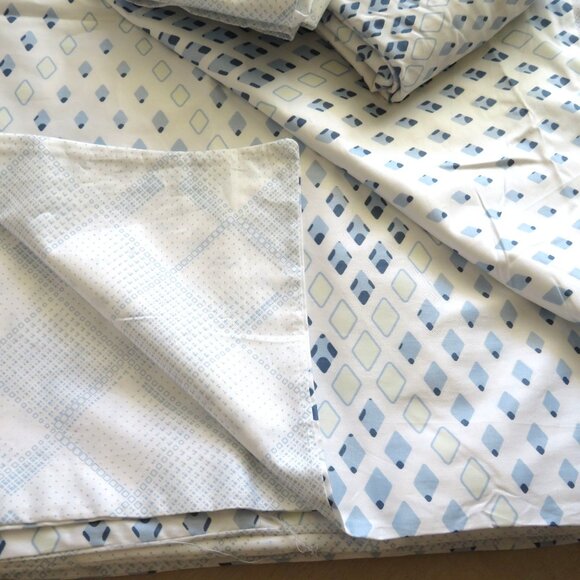 New Blue White Reversable Patterned Cotton Twin Duvet Set 2 Shams 1 Pillowcase - Picture 3 of 16